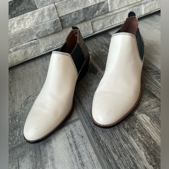 COACH DEVIN SHTE LTR Leather Ankle White Animal Snake Print BOOTIE Size 8 - Picture 4 of 13